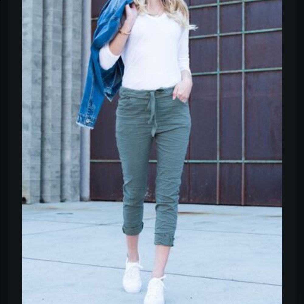 Women’s Army Green Crinkle Jogger Small
